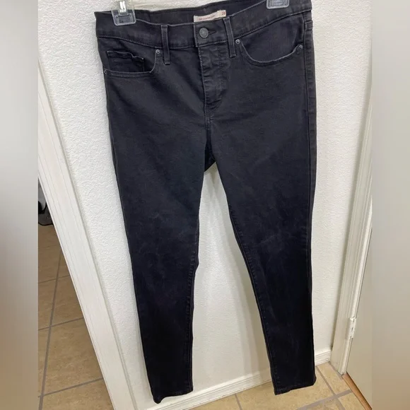 Like New Levi’s 311 Shaping Skinny Jeans - Size 29 x 32 - Soft Black - Picture 5 of 7